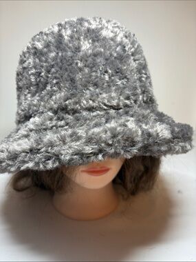 2chic NWT Gray Fuzzy Poly Bucket Hat One Size